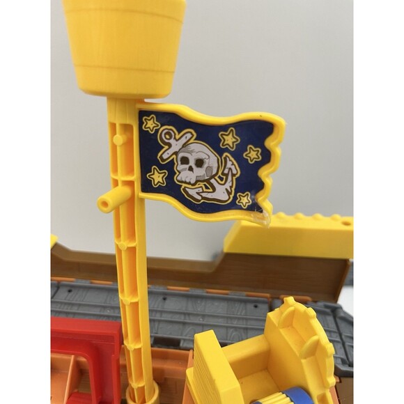 Thomas & Friends 2011 Take-n-Play Thomas at Pirate's Cove V6447 - Complete Set - Picture 5 of 8